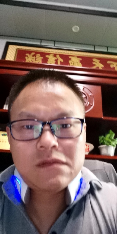 模具工匠的第一张照片--江苏王婆说媒